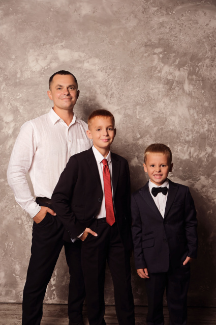 Заказать семейную фотосессию в студии с детьми в Омске от фотостудии Fashion Box

 – фото № 10