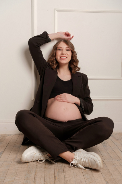 Заказать фотосессию для беременных в студии от компании Fashion Box в Омске
 – фото № 22