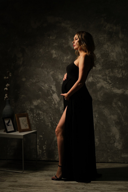 Заказать фотосессию для беременных в студии от компании Fashion Box в Омске
 – фото № 12