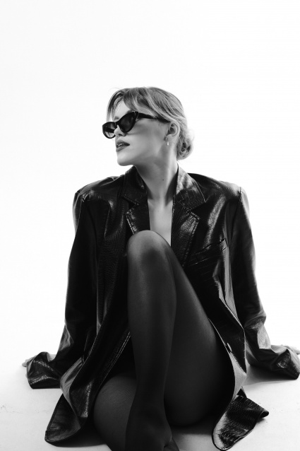 Заказать индивидуальную фотосессию в 2-х образах в Омске по отличным ценам от компании Fashion Box

 – фото № 12