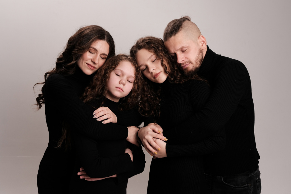 Заказать семейную фотосессию в студии с детьми в Омске от фотостудии Fashion Box

 – фото № 25