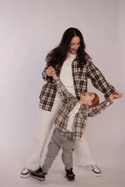 Заказать семейную фотосессию в студии с детьми в Омске от фотостудии Fashion Box

 – фото № 9