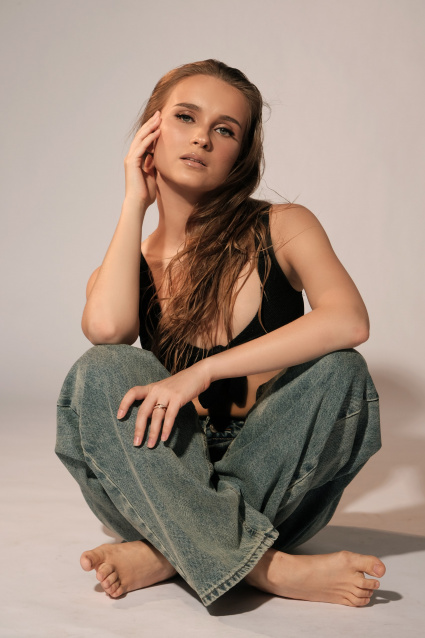 Заказать индивидуальную фотосессию в 2-х образах в Омске по отличным ценам от компании Fashion Box

 – фото № 22