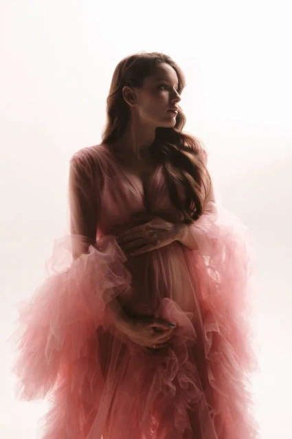 Заказать фотосессию для беременных в студии от компании Fashion Box в Омске
 – фото № 22