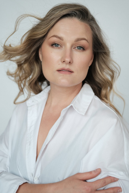 Заказать индивидуальную фотосессию в 2-х образах в Омске по отличным ценам от компании Fashion Box

 – фото № 5