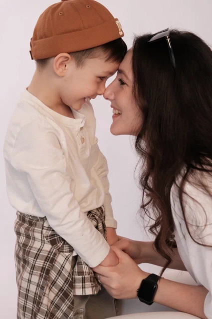 Заказать семейную фотосессию в студии с детьми в Омске от фотостудии Fashion Box

 – фото № 10