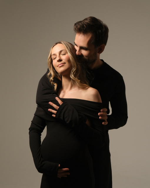Заказать фотосессию для беременных в студии от компании Fashion Box в Омске
 – фото № 3