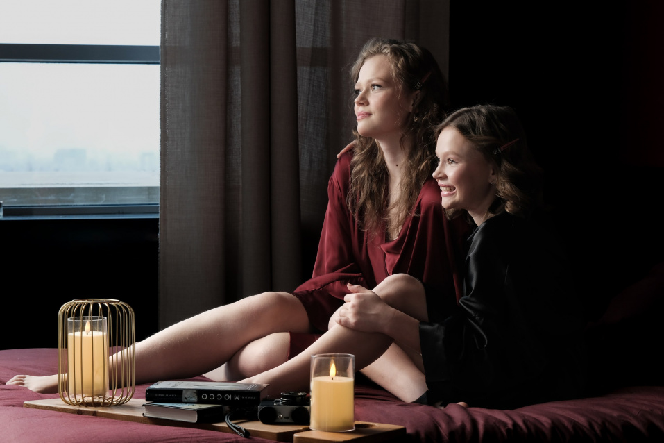 Заказать семейную фотосессию в студии с детьми в Омске от фотостудии Fashion Box

 – фото № 14