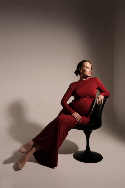 Заказать фотосессию для беременных в студии от компании Fashion Box в Омске
 – фото № 17