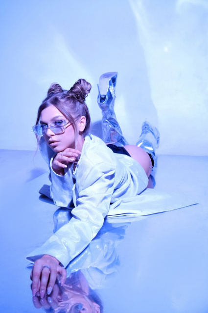 Заказать индивидуальную фотосессию в 2-х образах в Омске по отличным ценам от компании Fashion Box

 – фото № 15