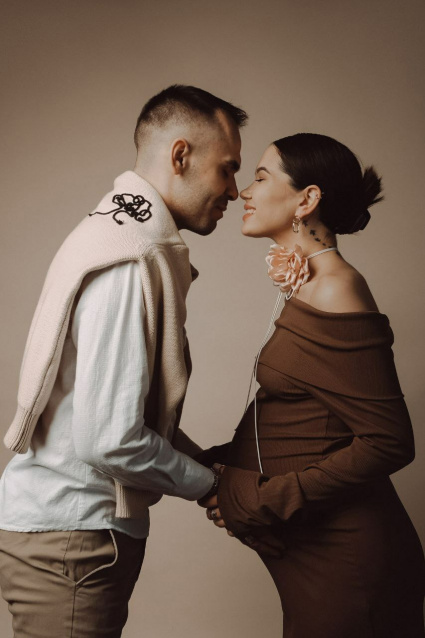 Заказать фотосессию для беременных в студии от компании Fashion Box в Омске
 – фото № 20