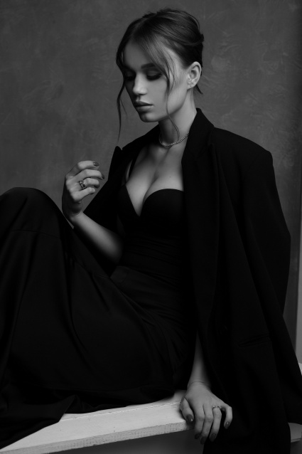 Заказать индивидуальную фотосессию в 2-х образах в Омске по отличным ценам от компании Fashion Box

 – фото № 25