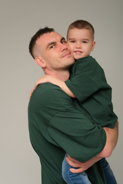 Заказать семейную фотосессию в студии с детьми в Омске от фотостудии Fashion Box

 – фото № 3