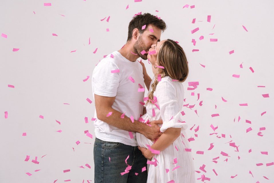 Заказать фотосессию для беременных в студии от компании Fashion Box в Омске
 – фото № 5