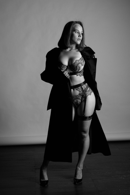 Заказать фотосессию в стиле Ню в 2-х образах в Омске от сети фотостудии Fashion Box
 – фото № 11