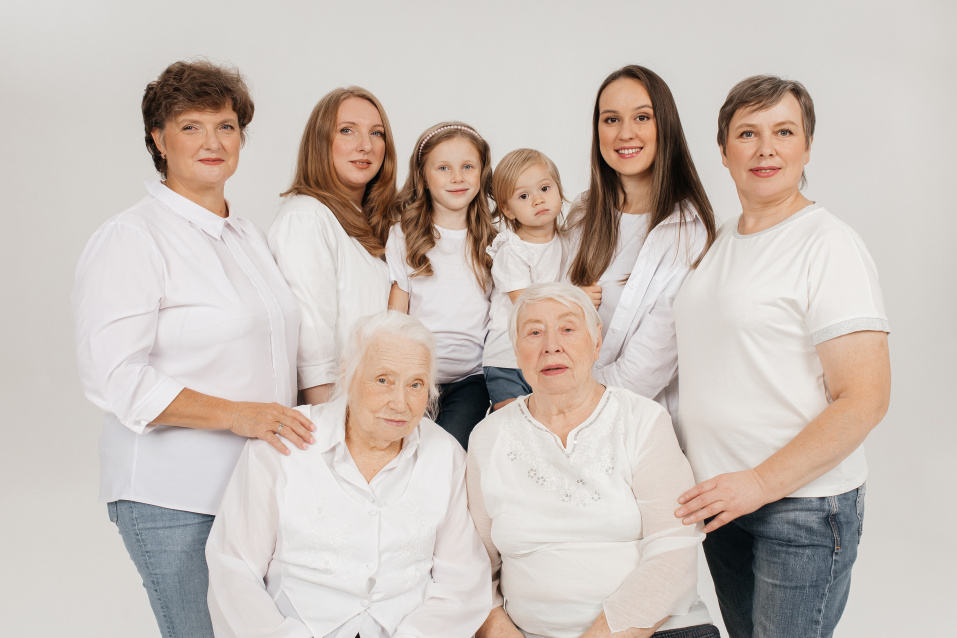Заказать семейную фотосессию в студии с детьми в Омске от фотостудии Fashion Box

 – фото № 41