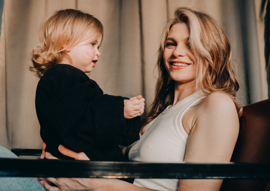 Заказать семейную фотосессию в студии с детьми в Омске от фотостудии Fashion Box

 – фото № 5