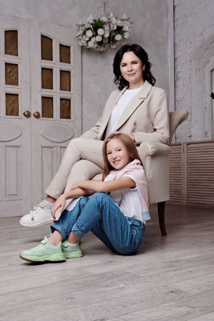 Заказать семейную фотосессию в студии с детьми в Омске от фотостудии Fashion Box

 – фото № 11