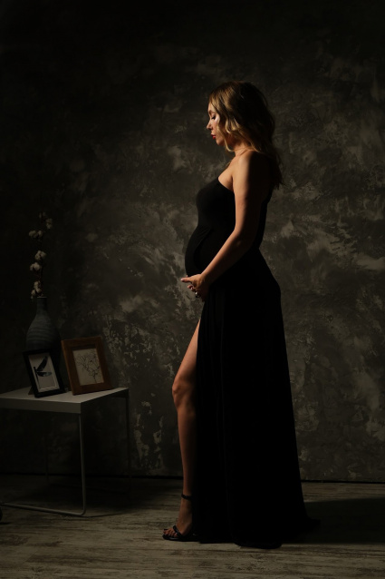 Заказать фотосессию для беременных в студии от компании Fashion Box в Омске
 – фото № 10