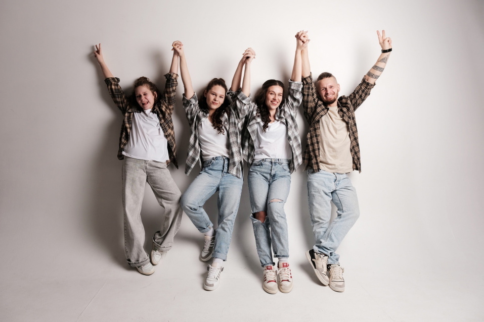 Заказать семейную фотосессию в студии с детьми в Омске от фотостудии Fashion Box

 – фото № 24