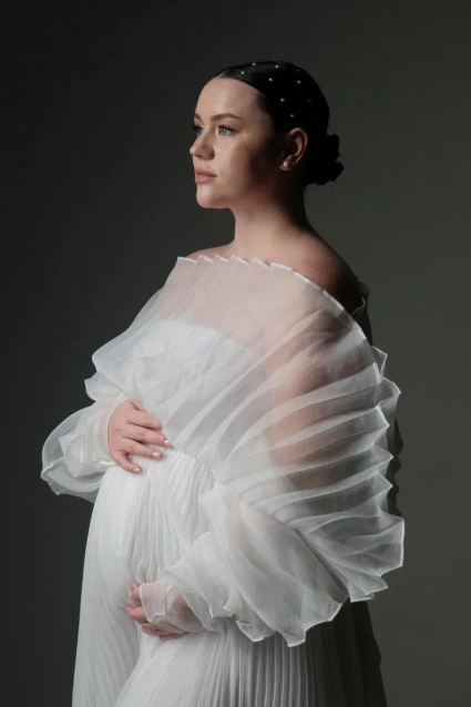 Заказать фотосессию для беременных в студии от компании Fashion Box в Омске
 – фото № 8