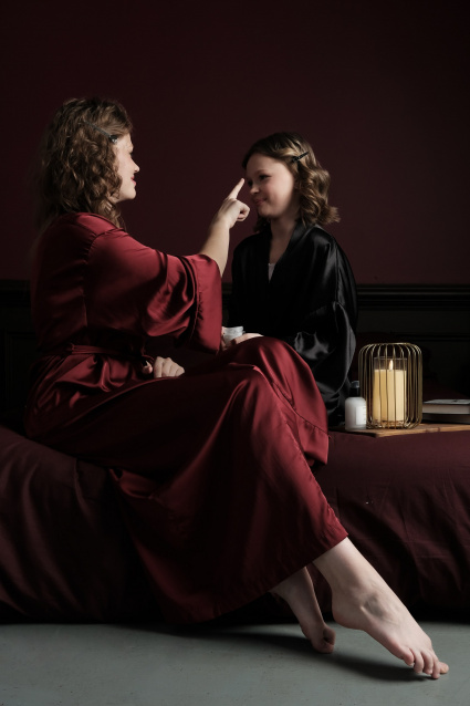 Заказать семейную фотосессию в студии с детьми в Омске от фотостудии Fashion Box

 – фото № 15