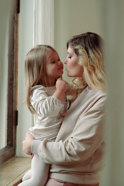 Заказать семейную фотосессию в студии с детьми в Омске от фотостудии Fashion Box

 – фото № 19