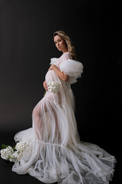 Заказать фотосессию для беременных в студии от компании Fashion Box в Омске
 – фото № 7